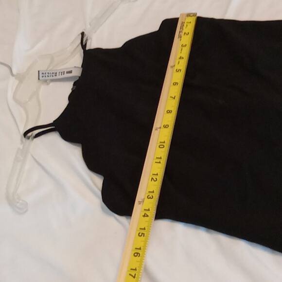 Design Lab Lord and Taylor XS little black formal dress. - Picture 7 of 9